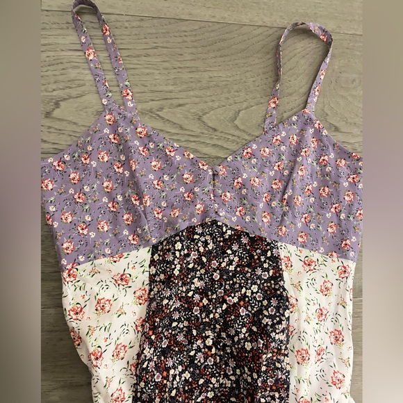 Classy, Sweet Sundress - Picture 2 of 4